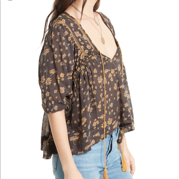 ✌🏼NWT Free People boho chic top with tassels - Picture 1 of 3